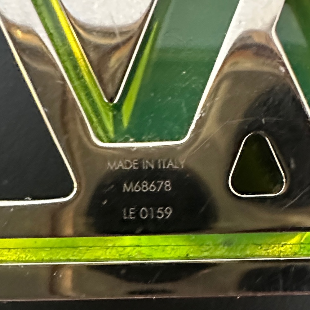 Louis Vuitton 💯% Authentic Neon Green Key Chain w Dustbag & Box. Excellent Con’d - Picture 8 of 10